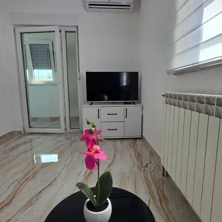 Apartman Ameti 6 New Near Airport * סראייבו