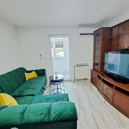Apartman Ameti 6 New Near Airport דירה סראייבו