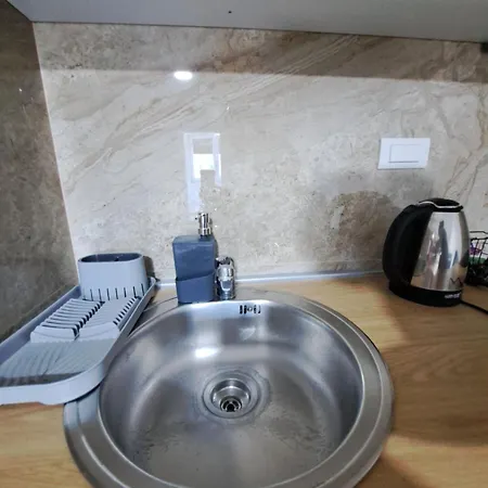 Apartman Ameti 6 New Near Airport דירה סראייבו