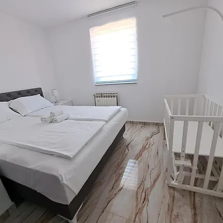 Apartman Ameti 6 New Near Airport
