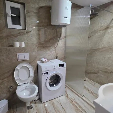 Apartman Ameti 6 New Near Airport *