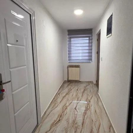Ameti 6 New Near Airport Apartman Sarajevo