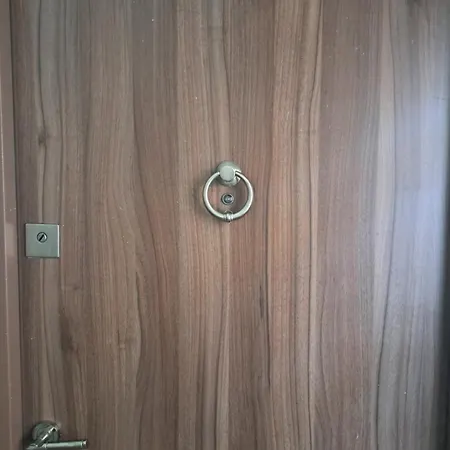 Apartman Ameti 6 New Near Airport דירה